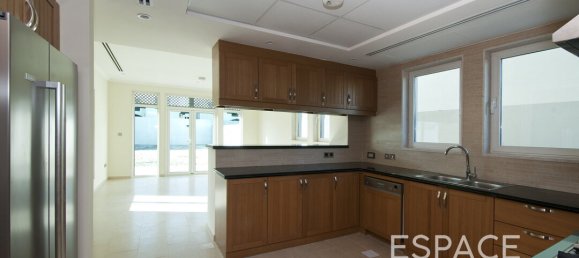 3 dormitorios villa en venta en Jumeirah Park, Dubai, UAE № 106053 7