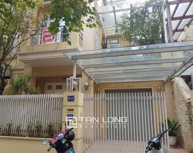 Villa de 4 dormitorios en Tay Ho, Vietnam No. 1914