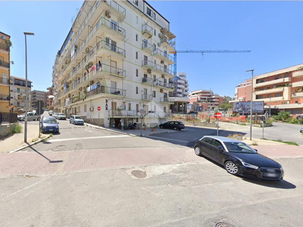 Квартира с 2 спальнями в Кротоне, Италия № 38487