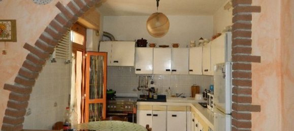 Квартира с 6 комнатами в Кастельнуово Магра, Италия № 139787 2