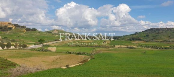 2 bedrooms Penthouse in Victoria, Malta No. 570 3