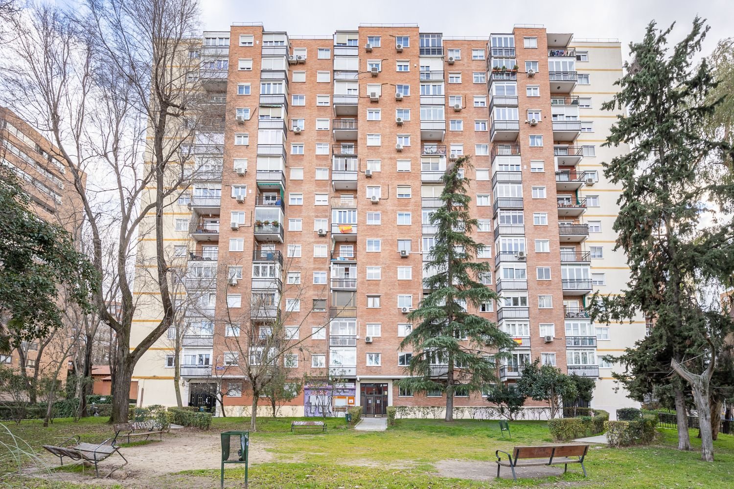 4 bedrooms Apartment in Madrid, Spain No. 204665