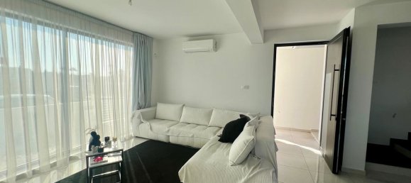 3 bedrooms Townhouse in Larnaka, Cyprus No. 26911 3