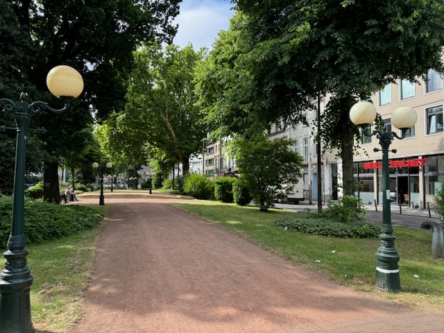 242m² Building in Krefeld, Germany No. 266704