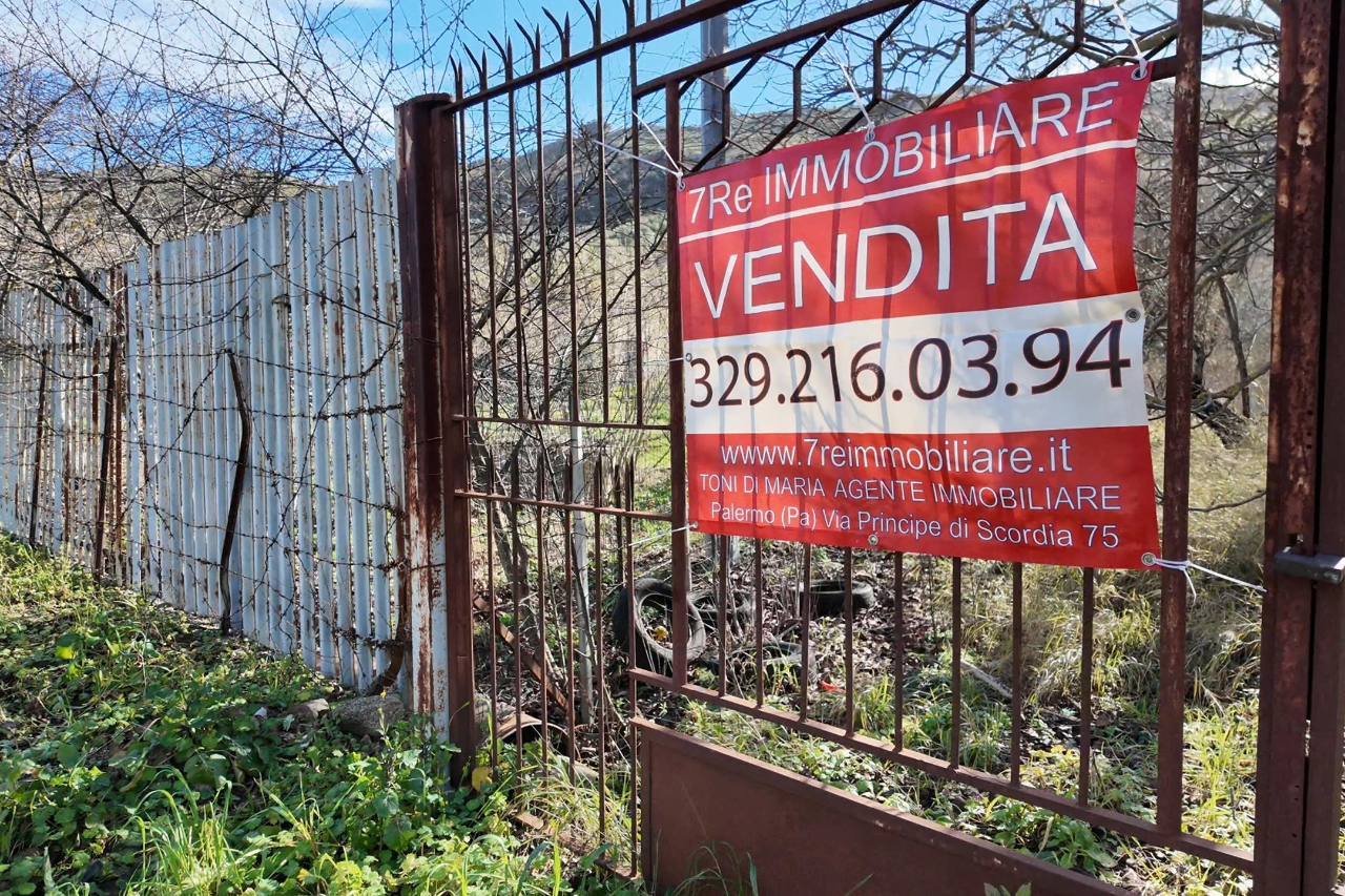Terreno em Altofonte, Italy 3000 m² N.º 14900