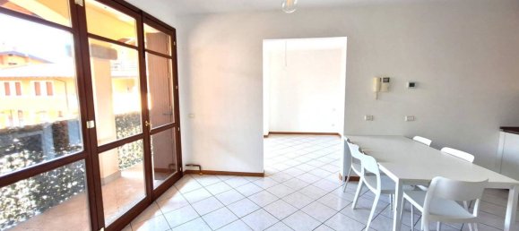 2 Schlafzimmer Wohnung in Osio Sopra, Italy, Nr. 301938 5