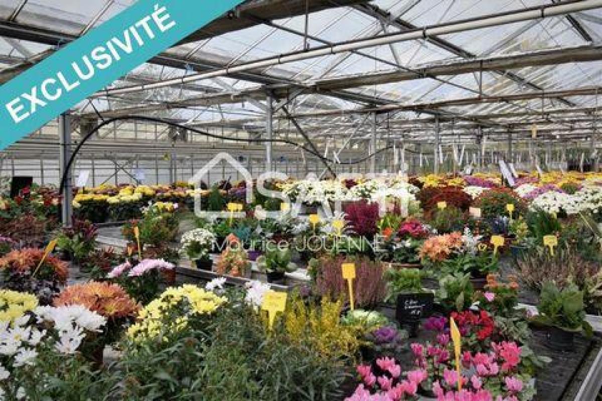 Oficina en Lure, France 1200 m² No. 21042