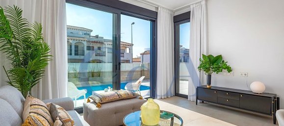 3 bedrooms Villa in Punta Prima, Spain No. 6283 15