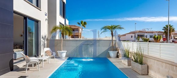 3 bedrooms Villa in Punta Prima, Spain No. 6283 10
