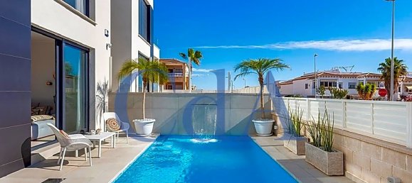 3 bedrooms Villa in Punta Prima, Spain No. 6283 27