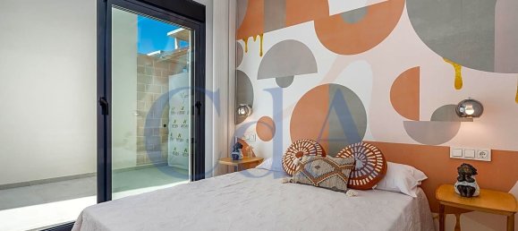 3 bedrooms Villa in Punta Prima, Spain No. 6283 8