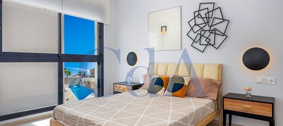 3 bedrooms Villa in Punta Prima, Spain No. 6283 16