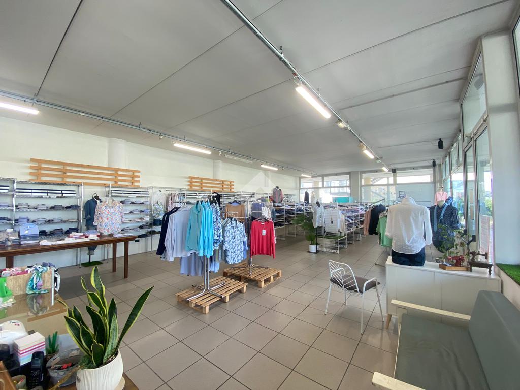 6-Zimmer Gewerbliche Immobilie in Tombolo, Italy, Nr. 341378