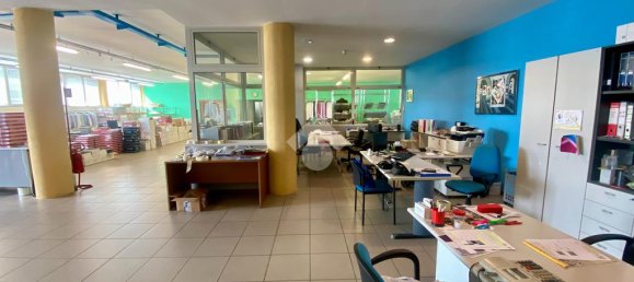 6-Zimmer Gewerbliche Immobilie in Tombolo, Italy, Nr. 341378 29