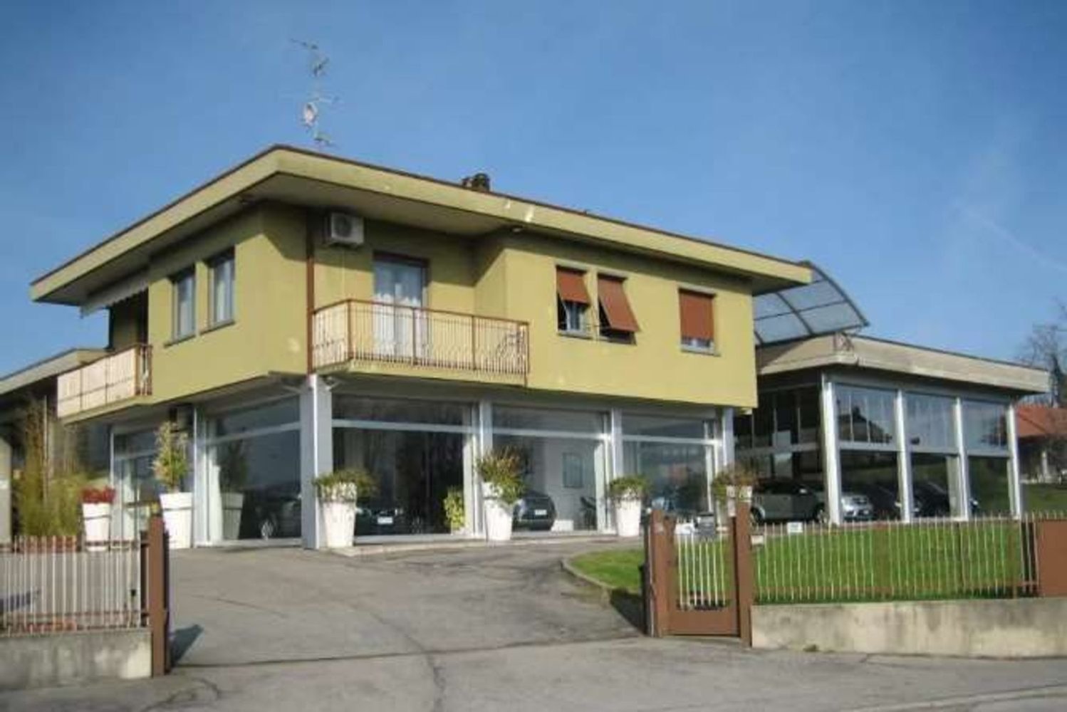 1901m² Commercial property in Brenna, Italy No. 224978