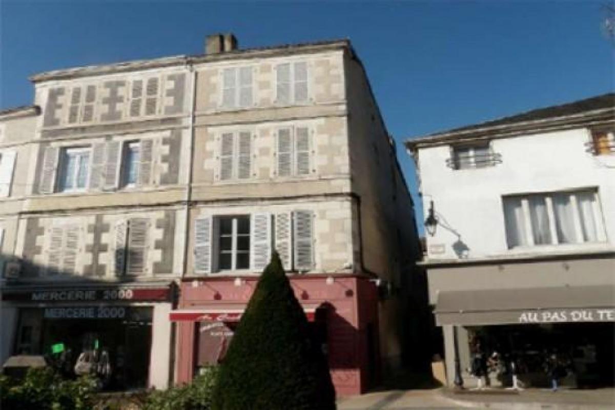 Terreno de 3 dormitorios en Ruffec, France No. 21430