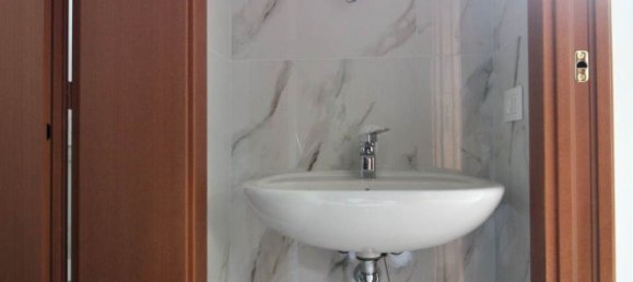 Квартира с 2 комнатами в Чинизелло Бальсамо, Италия № 66664 7