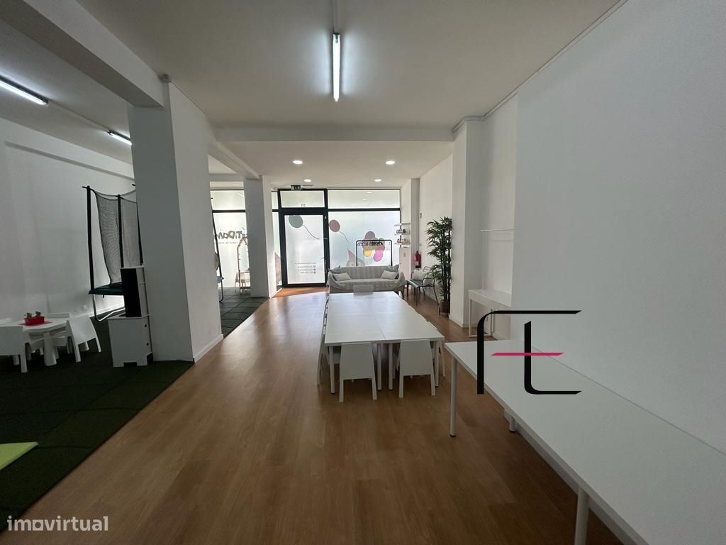 170m² Commercial property in Porto, Portugal No. 353763