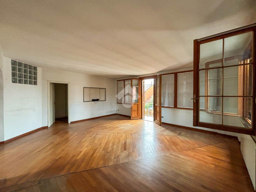 Офис с 3 комнатами в Аграте Брианца, Италия № 88202