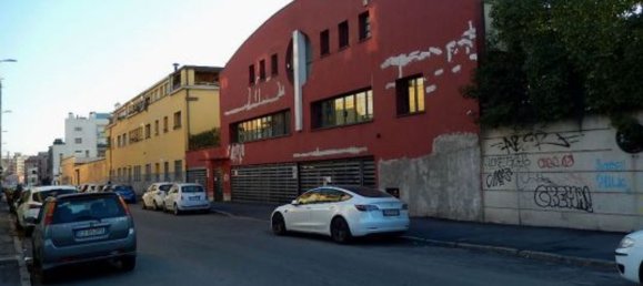 395m² Commercial property in Milan, Italy No. 248214 8