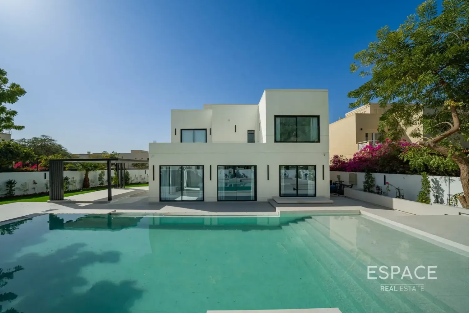 4 bedrooms Villa for sale in Meadows, Dubai, UAE № 209073