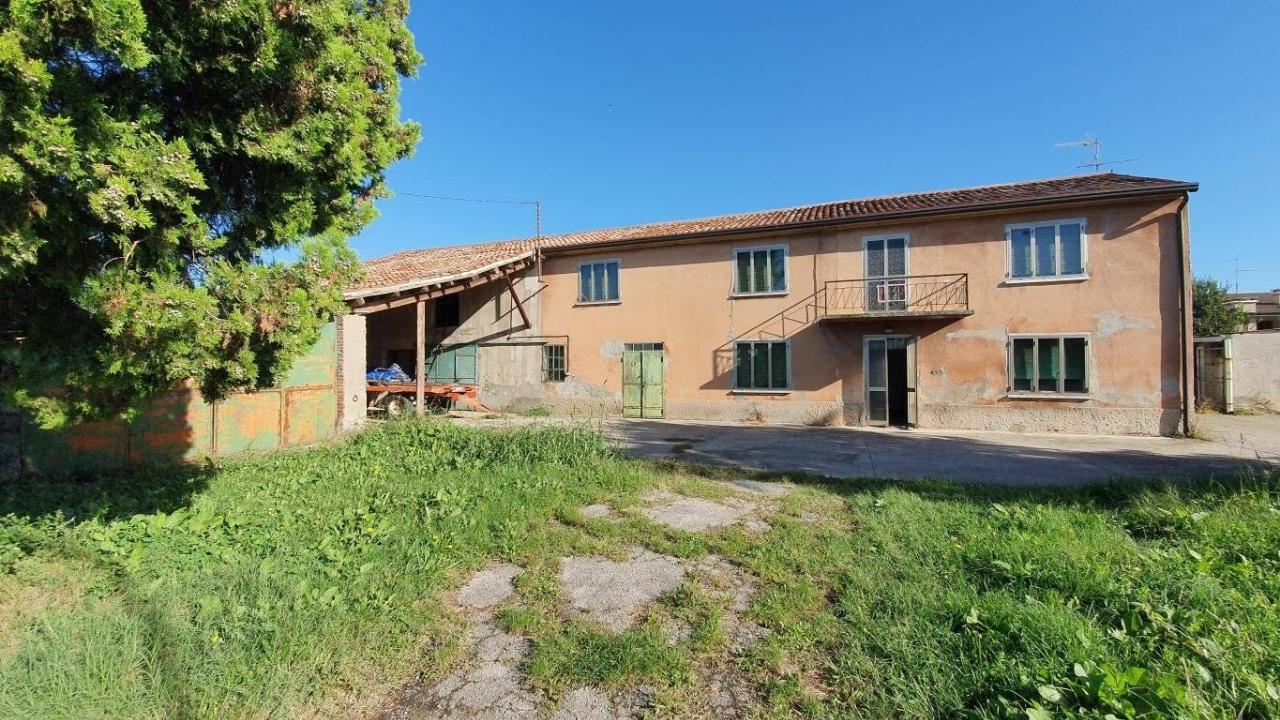 5 rooms House in Arcole, Italy No. 24079