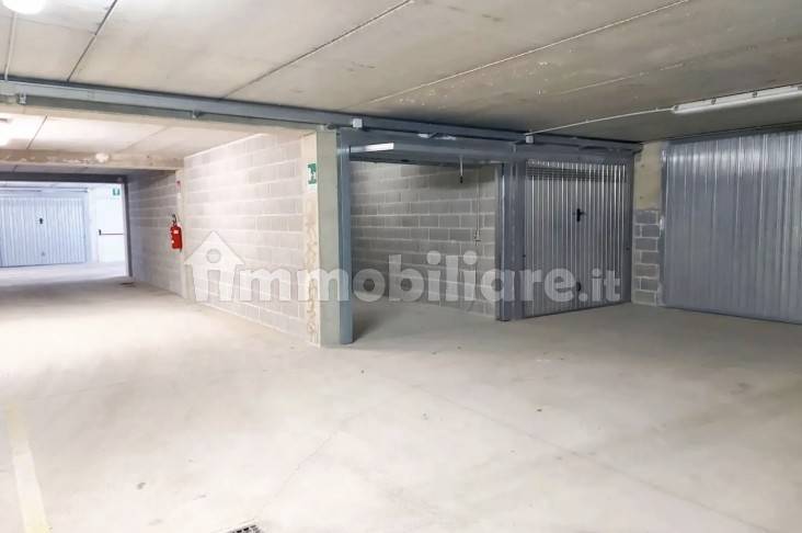 1-salle Garage à Campodolcino, Italy No. 188032