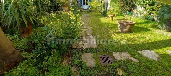 4 bedrooms Apartment in Lucca, Italy No. 328090 2