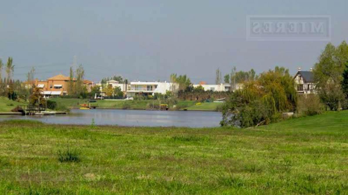  Land in Tigre, Argentina No. 121703