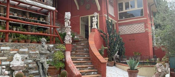 3 bedrooms Villa in Seravezza, Italy No. 368058 2