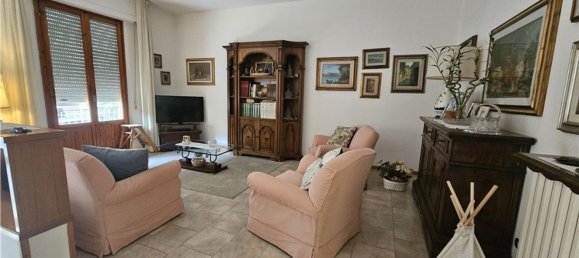5 bedrooms Apartment in Empoli, Italy No. 332539 3