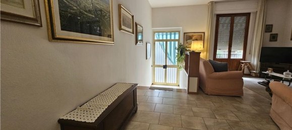 5 bedrooms Apartment in Empoli, Italy No. 332539 2