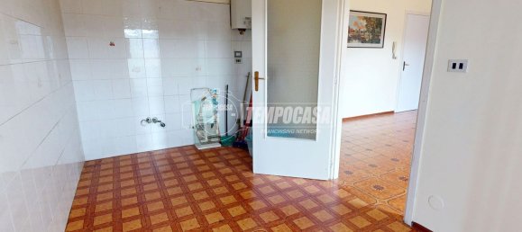 4 bedrooms Apartment in Brandizzo, Italy No. 339618 5