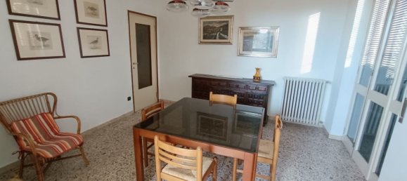 Apartamento de 4 dormitorios en Gerenzano, Italy No. 361286 7
