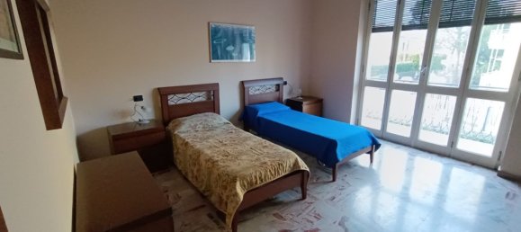Apartamento de 4 dormitorios en Gerenzano, Italy No. 361286 15