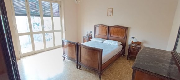 Apartamento de 4 dormitorios en Gerenzano, Italy No. 361286 11