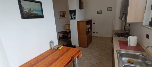 Apartamento de 4 dormitorios en Gerenzano, Italy No. 361286 2