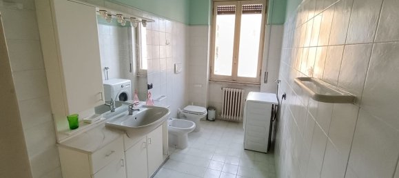 Apartamento de 4 dormitorios en Gerenzano, Italy No. 361286 18