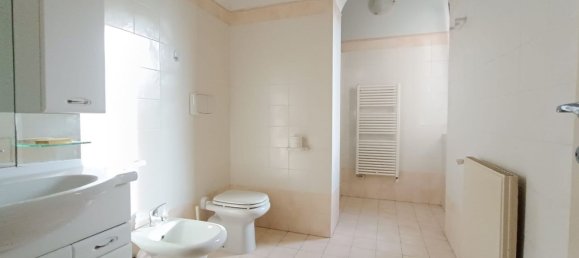 Apartamento de 4 dormitorios en Gerenzano, Italy No. 361286 20