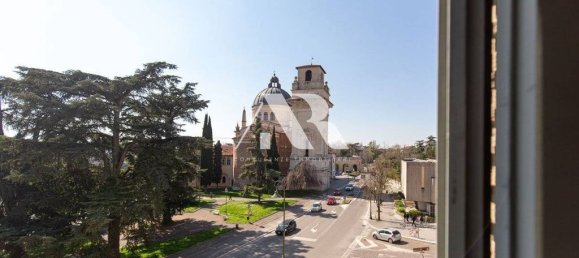 4 bedrooms Apartment in Verona, Italy No. 59370 18