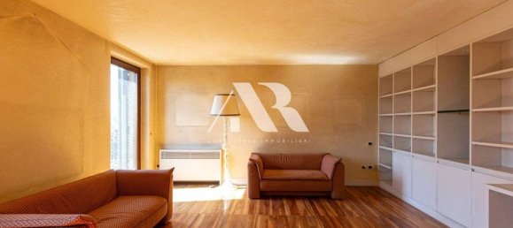 4 bedrooms Apartment in Verona, Italy No. 59370 14