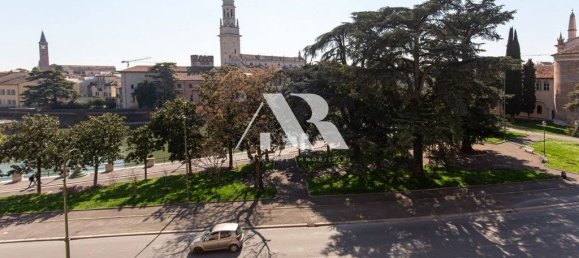 4 bedrooms Apartment in Verona, Italy No. 59370 59