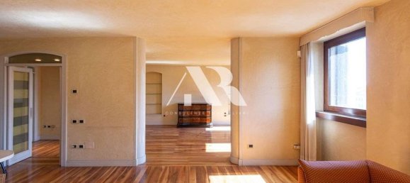 4 bedrooms Apartment in Verona, Italy No. 59370 2