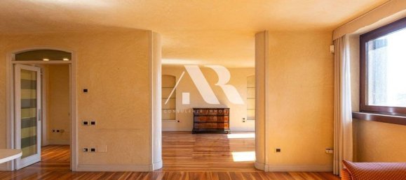 4 bedrooms Apartment in Verona, Italy No. 59370 10