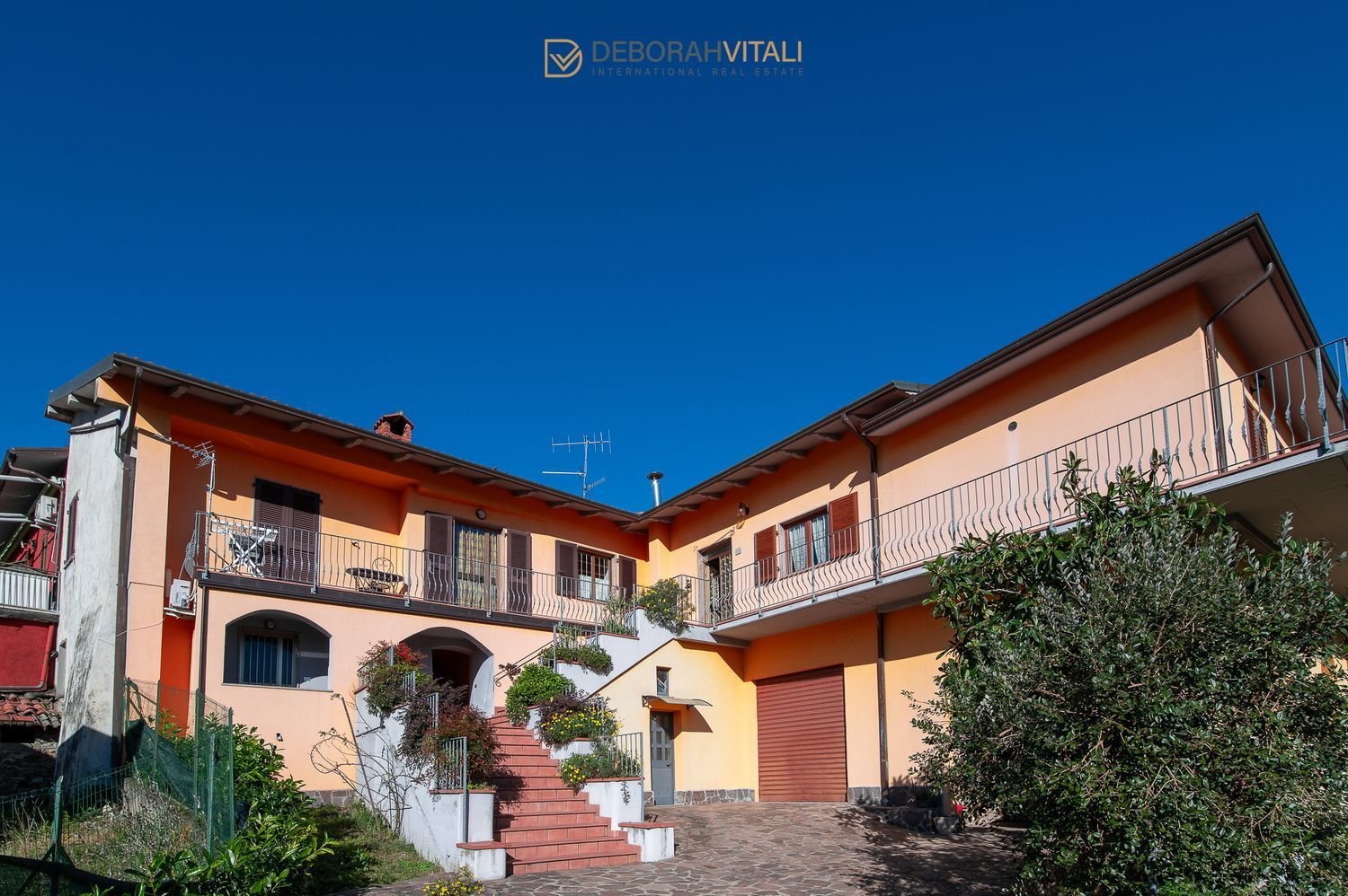 Вилла с 6 комнатами в Аулла, Италия № 85026