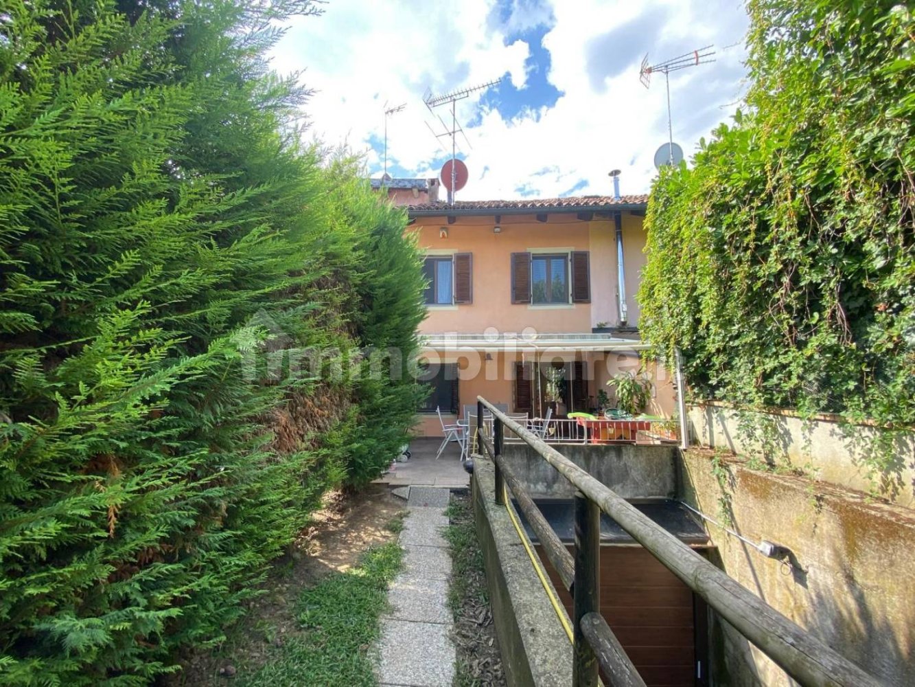 2 bedrooms House in Pino Torinese, Italy No. 298186