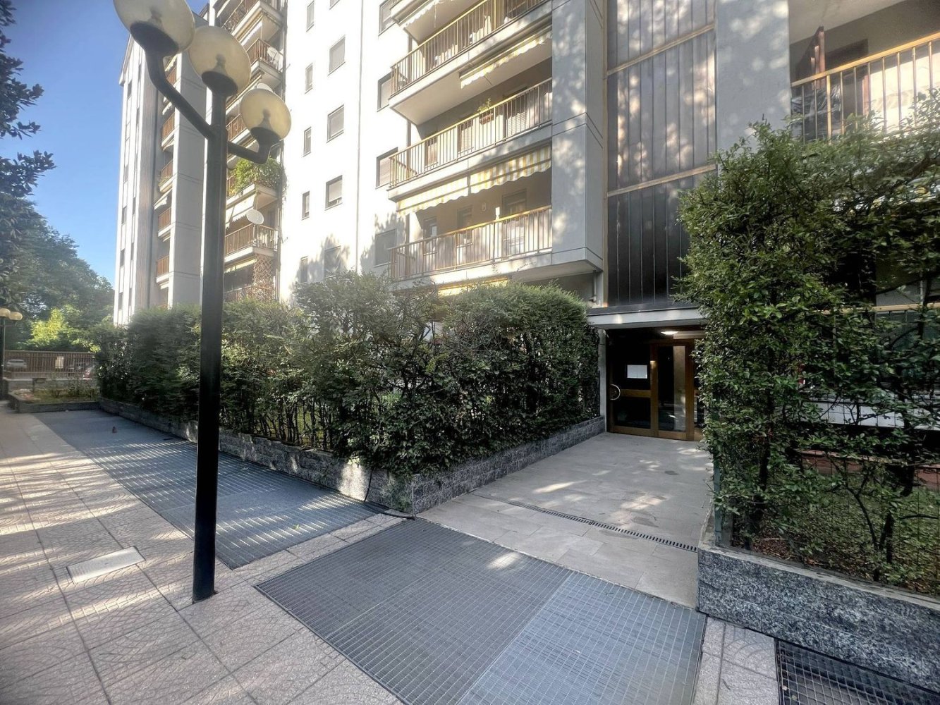 3 bedrooms Apartment in Milan, Italy No. 364918