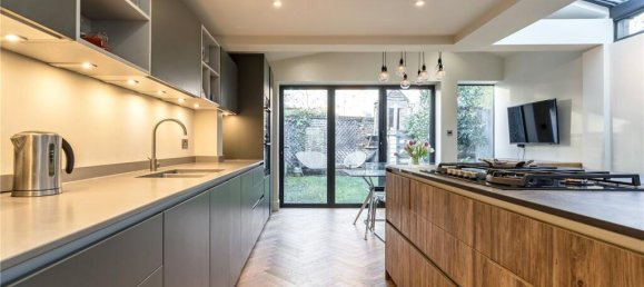 3 bedrooms House in London, United Kingdom No. 12745 18