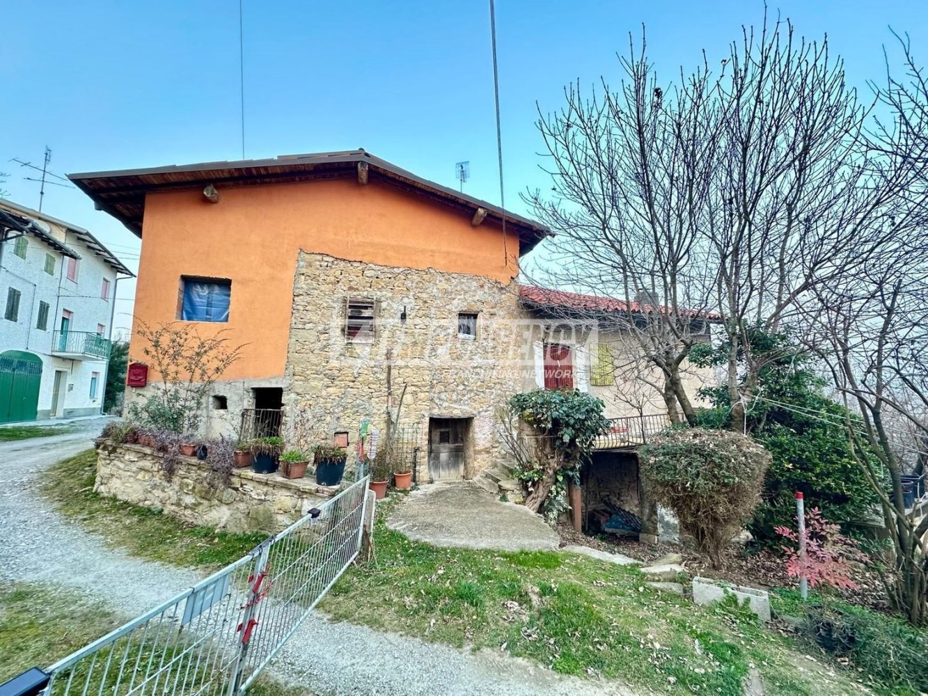 Квартира с 2 комнатами в Серрамаццони, Италия № 64014