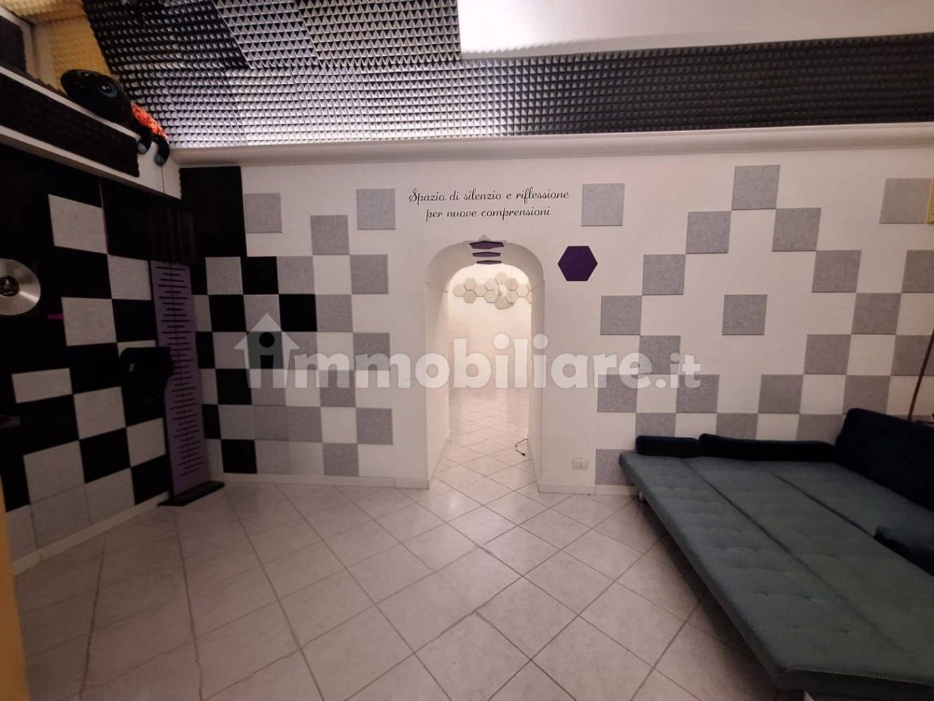 70m² Warehouse in Naples, Italy No. 357291